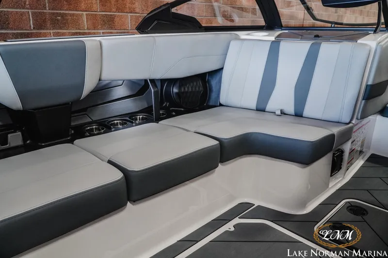 Slide: The Image of Malibu Wakesetter 22 LSV 2025 - 20