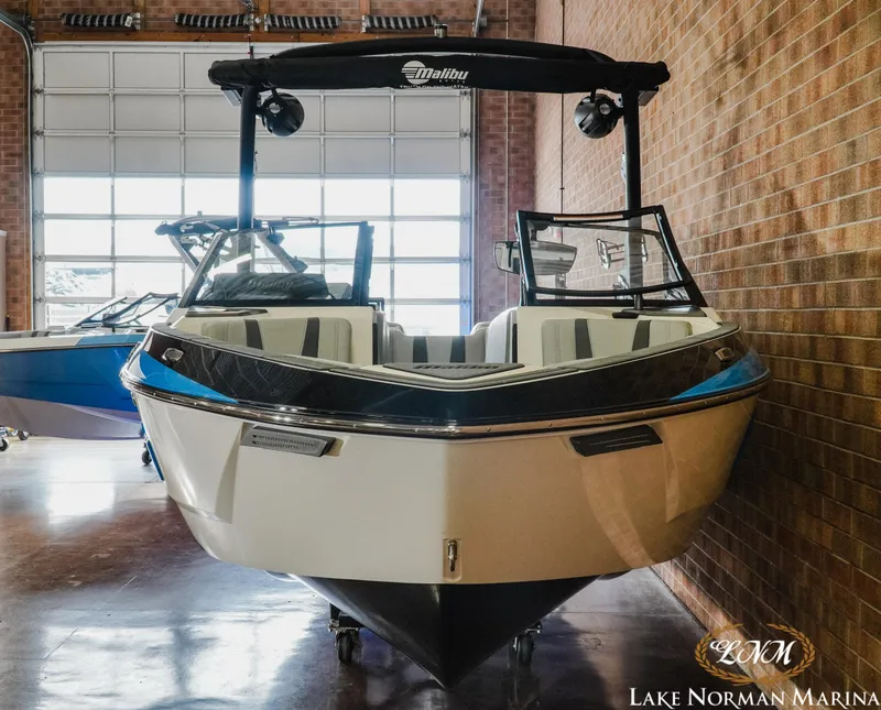 Slide: The Image of Malibu Wakesetter 22 LSV 2025 - 4
