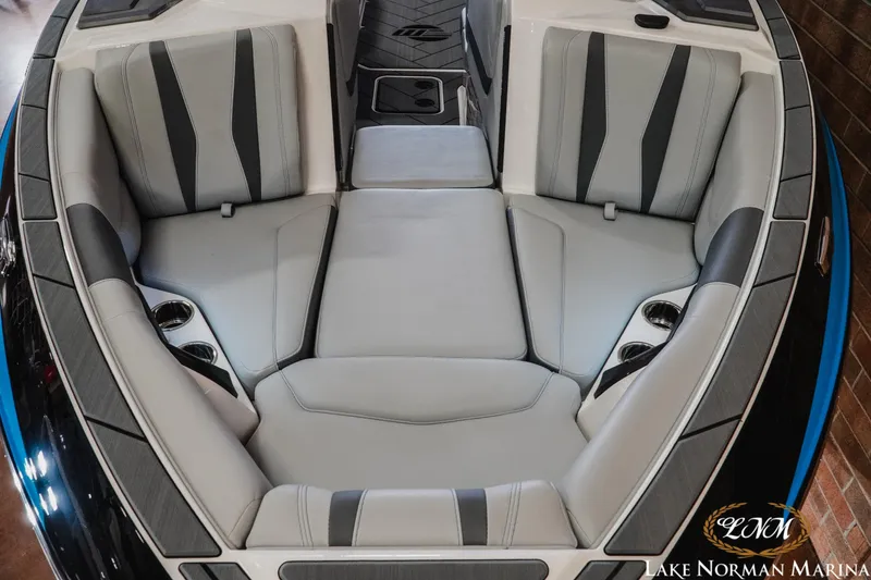 Slide: The Image of Malibu Wakesetter 22 LSV 2025 - 5