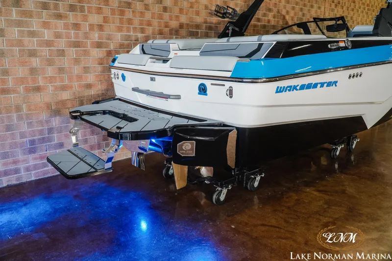 Slide: The Image of Malibu Wakesetter 22 LSV 2025 - 6