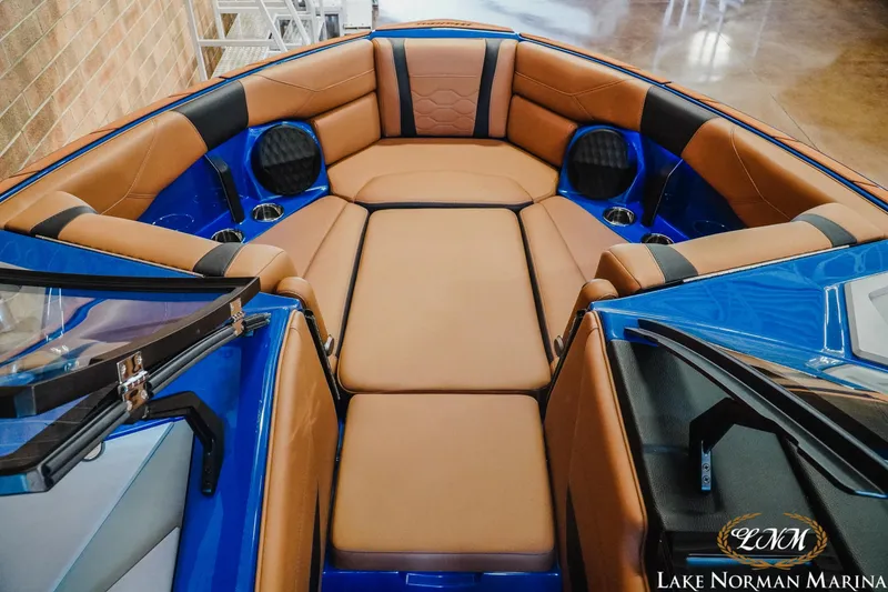 Slide: The Image of Malibu Wakesetter 23 LSV 2025 - 13