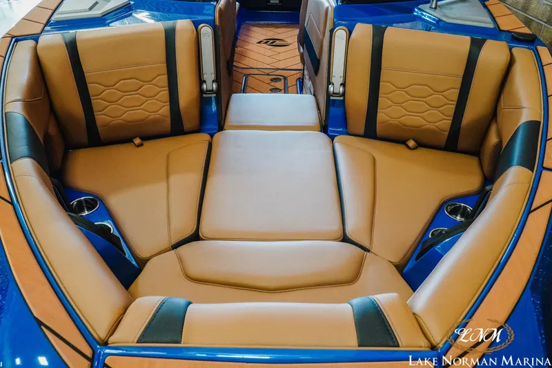 Slide: The Image of Malibu Wakesetter 23 LSV 2025 - 15