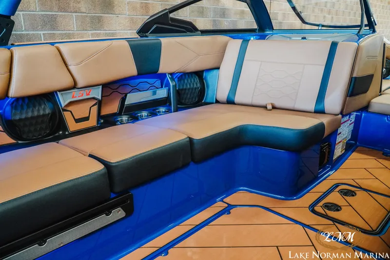 Slide: The Image of Malibu Wakesetter 23 LSV 2025 - 18