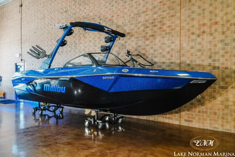 Slide: The Image of Malibu Wakesetter 23 LSV 2025 - 3