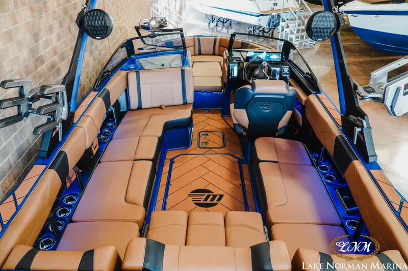 Slide: The Image of Malibu Wakesetter 23 LSV 2025 - 8