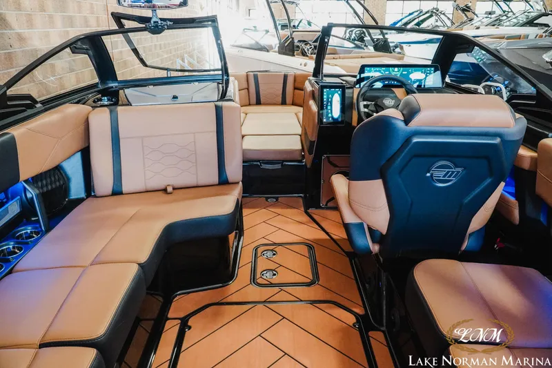 Slide: The Image of Malibu Wakesetter 23 LSV 2025 - 11