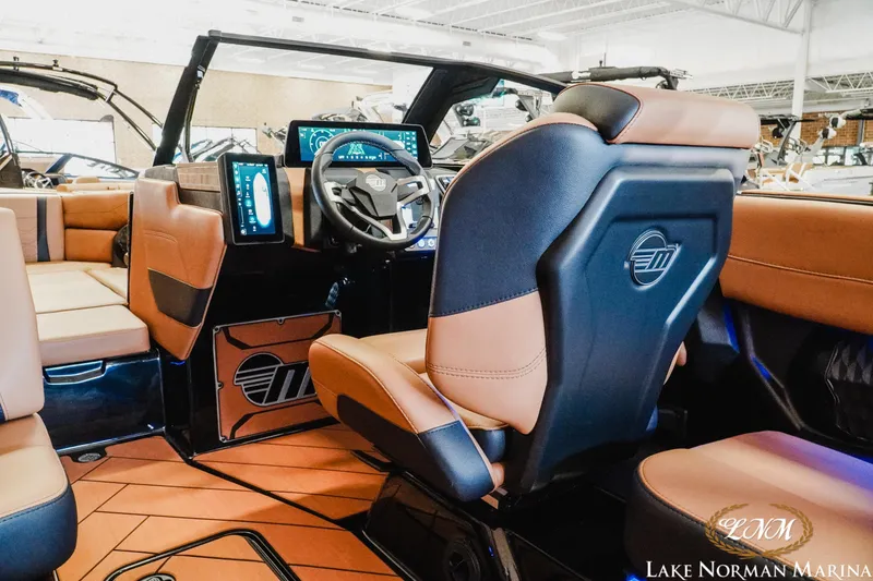 Slide: The Image of Malibu Wakesetter 23 LSV 2025 - 12