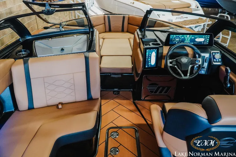 Slide: The Image of Malibu Wakesetter 23 LSV 2025 - 13