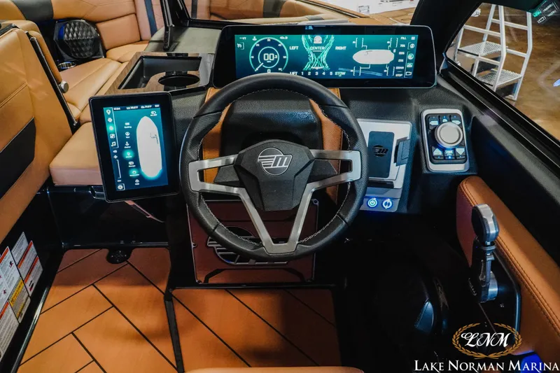 Slide: The Image of Malibu Wakesetter 23 LSV 2025 - 14