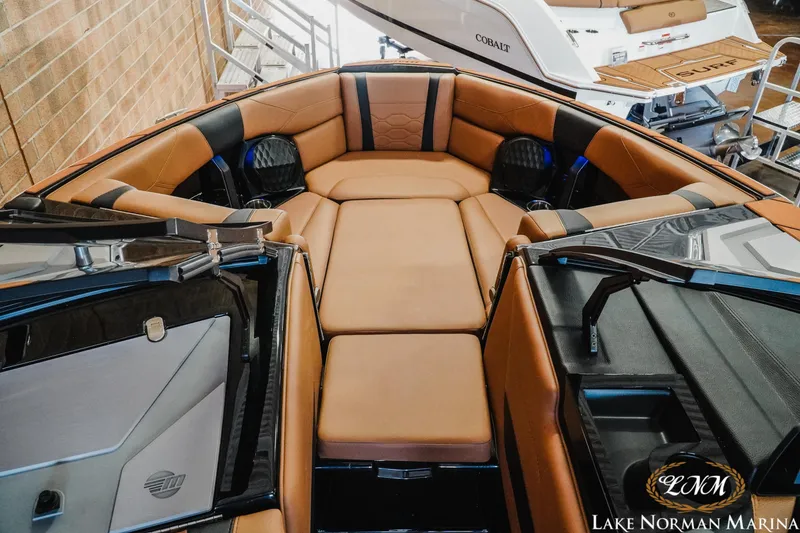 Slide: The Image of Malibu Wakesetter 23 LSV 2025 - 16