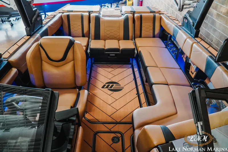 Slide: The Image of Malibu Wakesetter 23 LSV 2025 - 18