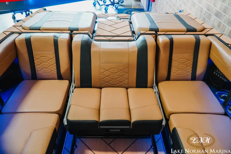 Slide: The Image of Malibu Wakesetter 23 LSV 2025 - 19