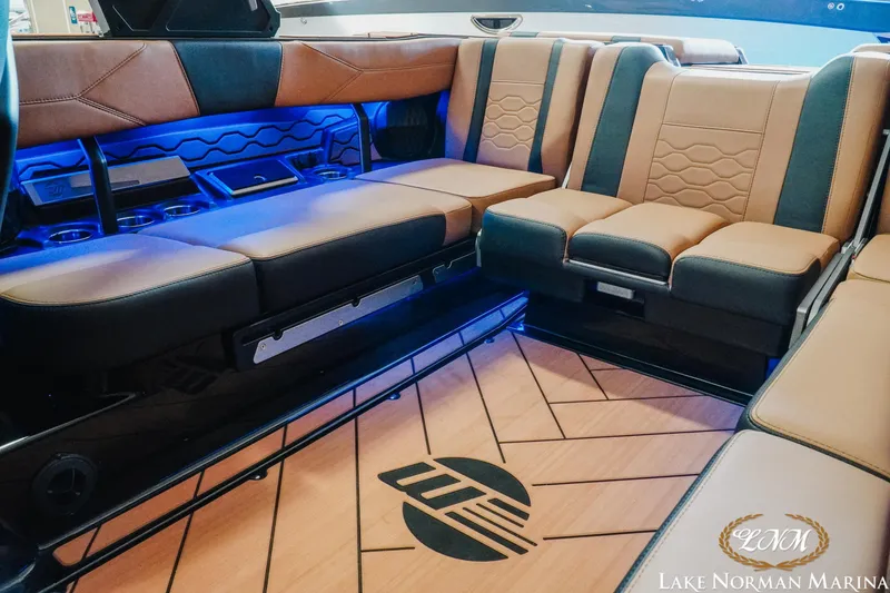 Slide: The Image of Malibu Wakesetter 23 LSV 2025 - 20