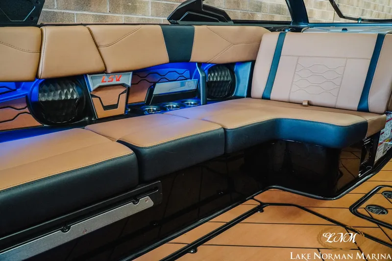 Slide: The Image of Malibu Wakesetter 23 LSV 2025 - 21