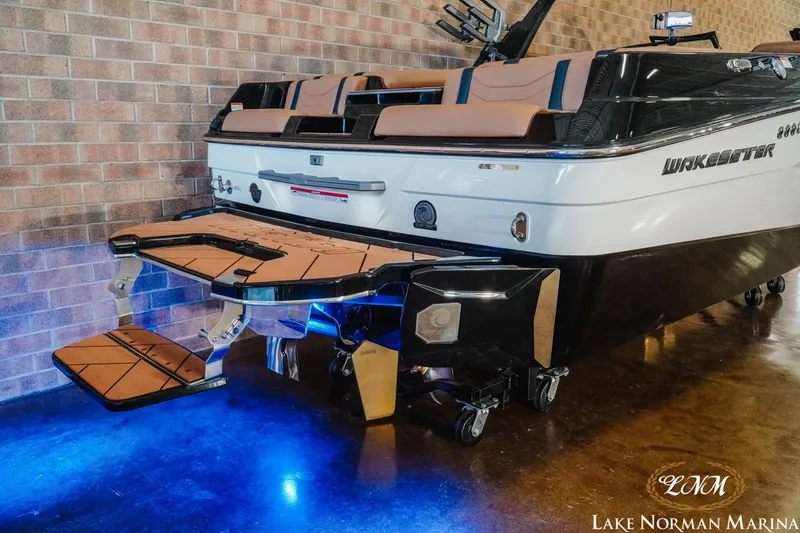 Slide: The Image of Malibu Wakesetter 23 LSV 2025 - 7