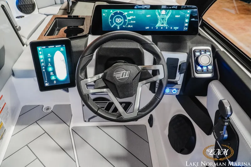 Slide: The Image of Malibu Wakesetter 23 LSV 2025 - 12