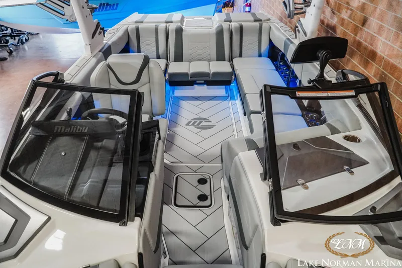 Slide: The Image of Malibu Wakesetter 23 LSV 2025 - 14