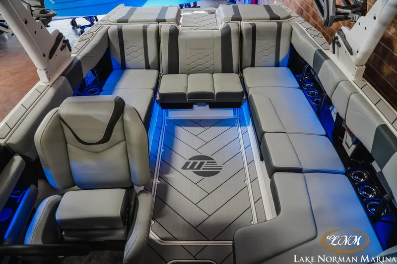 Slide: The Image of Malibu Wakesetter 23 LSV 2025 - 15