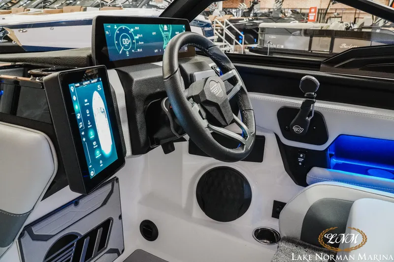 Slide: The Image of Malibu Wakesetter 23 LSV 2025 - 18