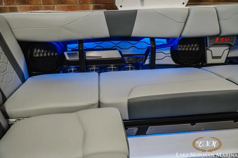 Slide: The Image of Malibu Wakesetter 23 LSV 2025 - 20