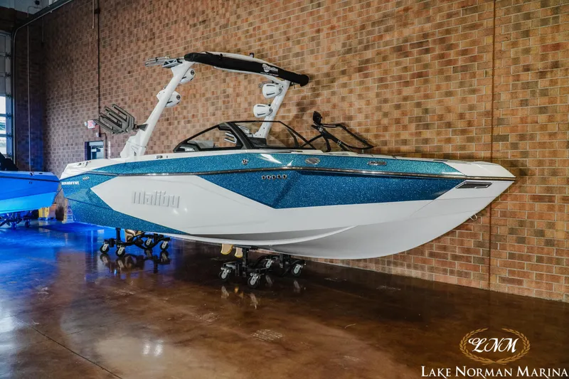 Slide: The Image of Malibu Wakesetter 23 LSV 2025 - 3