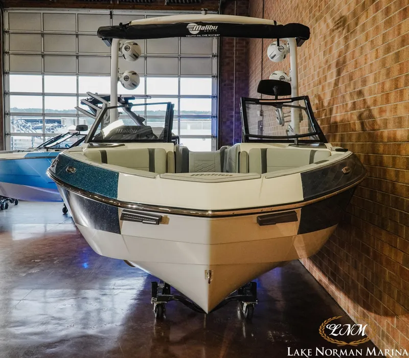 Slide: The Image of Malibu Wakesetter 23 LSV 2025 - 4