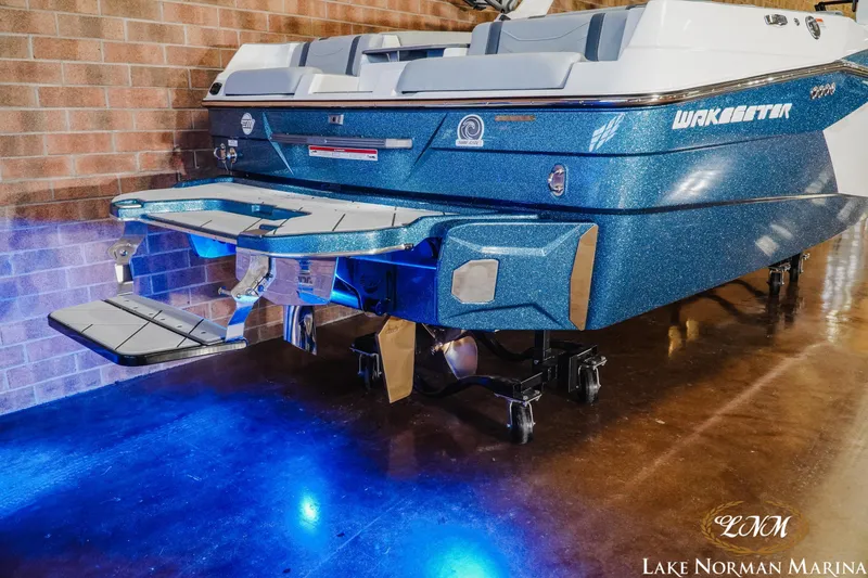 Slide: The Image of Malibu Wakesetter 23 LSV 2025 - 6