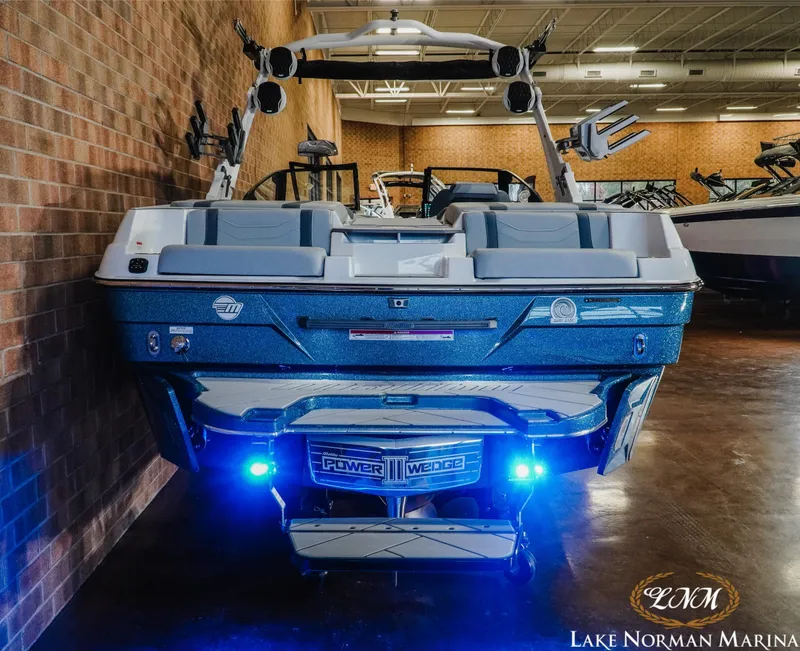 Slide: The Image of Malibu Wakesetter 23 LSV 2025 - 7