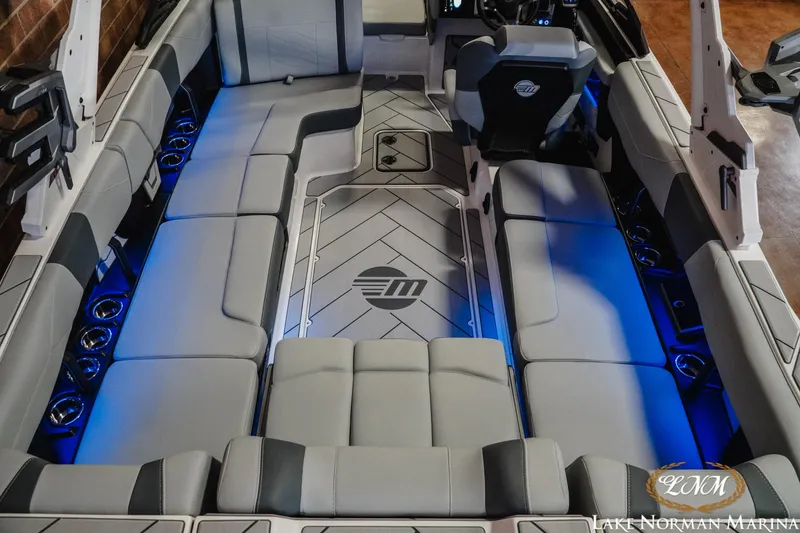 Slide: The Image of Malibu Wakesetter 23 LSV 2025 - 9