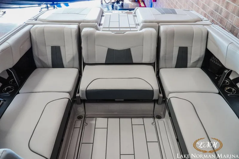 Slide: The Image of Malibu Wakesetter 24 MXZ 2024 - 16