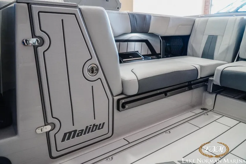 Slide: The Image of Malibu Wakesetter 24 MXZ 2024 - 17