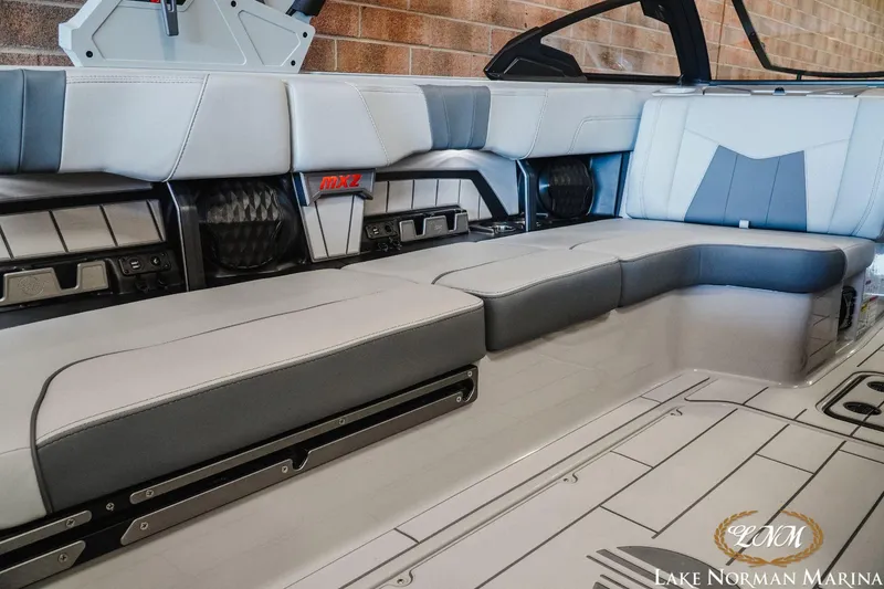 Slide: The Image of Malibu Wakesetter 24 MXZ 2024 - 18