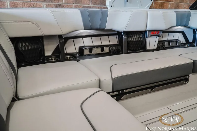 Slide: The Image of Malibu Wakesetter 24 MXZ 2024 - 19