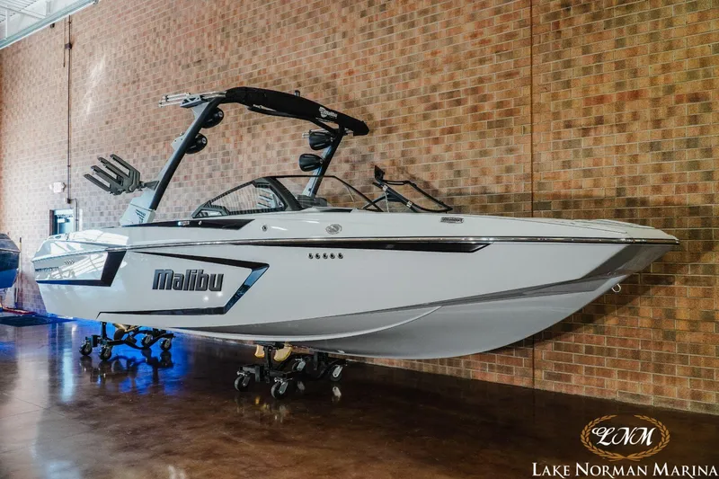 Slide: The Image of Malibu Wakesetter 24 MXZ 2024 - 3