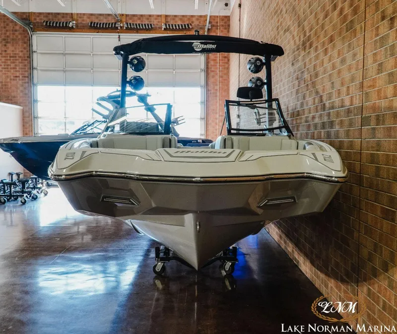 Slide: The Image of Malibu Wakesetter 24 MXZ 2024 - 4