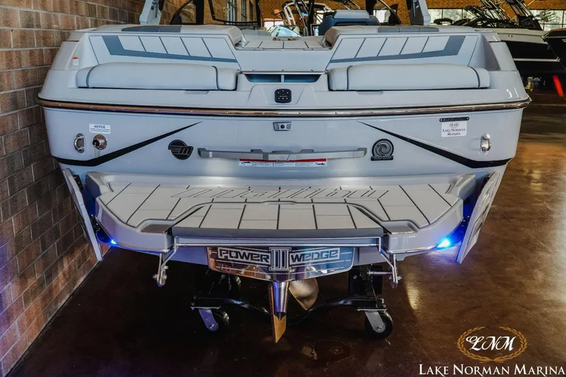 Slide: The Image of Malibu Wakesetter 24 MXZ 2024 - 6