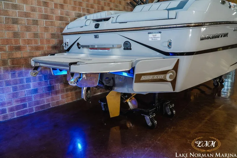 Slide: The Image of Malibu Wakesetter 24 MXZ 2024 - 7