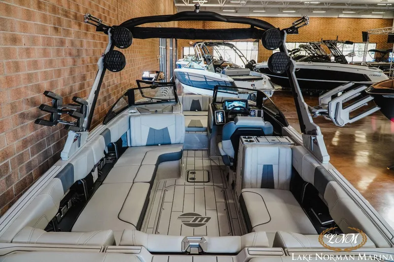 Slide: The Image of Malibu Wakesetter 24 MXZ 2024 - 8