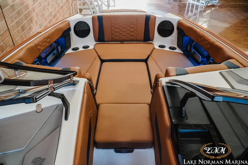 Slide: The Image of Malibu 24 MXZ 2025 - 13