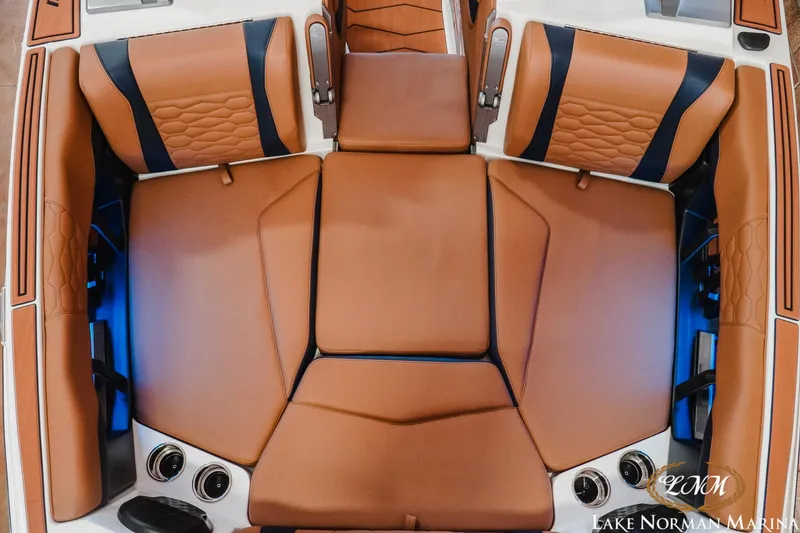 Slide: The Image of Malibu 24 MXZ 2025 - 14