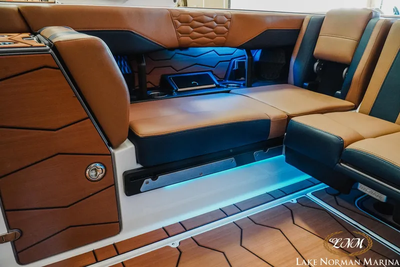 Slide: The Image of Malibu 24 MXZ 2025 - 17