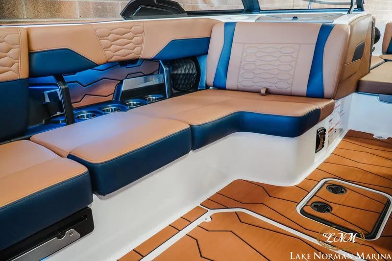 Slide: The Image of Malibu 24 MXZ 2025 - 18