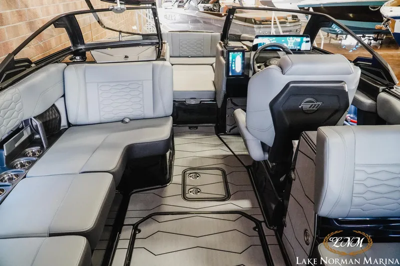 Slide: The Image of Malibu Wakesetter 24 MXZ 2025 - 10