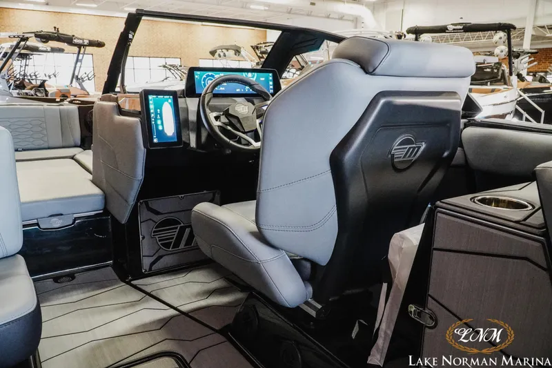 Slide: The Image of Malibu Wakesetter 24 MXZ 2025 - 11