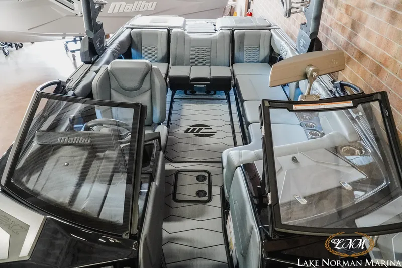 Slide: The Image of Malibu Wakesetter 24 MXZ 2025 - 14