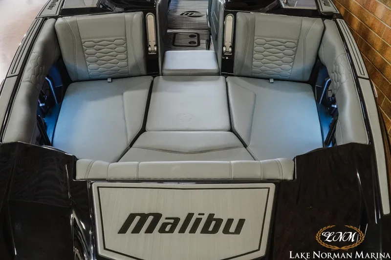 Slide: The Image of Malibu Wakesetter 24 MXZ 2025 - 15