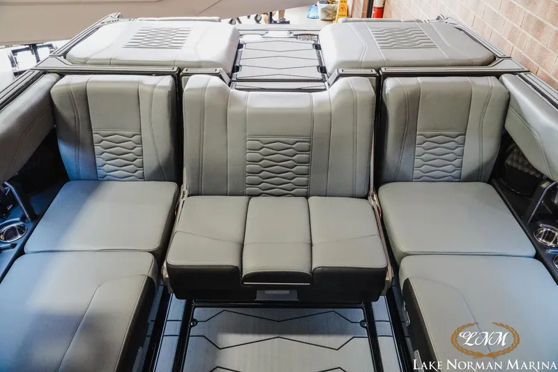 Slide: The Image of Malibu Wakesetter 24 MXZ 2025 - 18