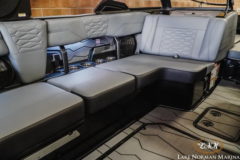 Slide: The Image of Malibu Wakesetter 24 MXZ 2025 - 20