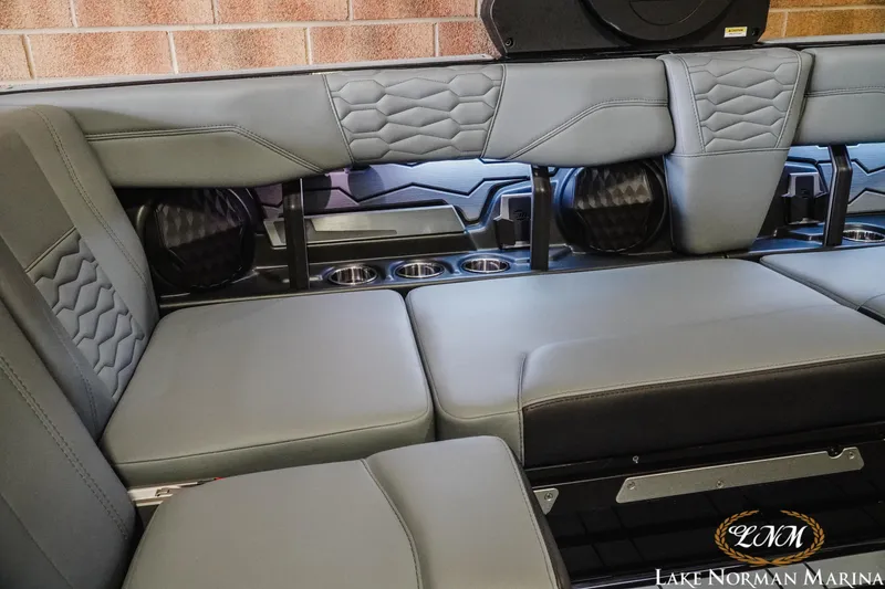 Slide: The Image of Malibu Wakesetter 24 MXZ 2025 - 21