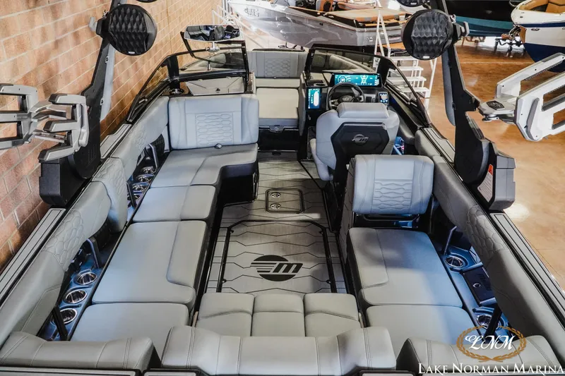 Slide: The Image of Malibu Wakesetter 24 MXZ 2025 - 8